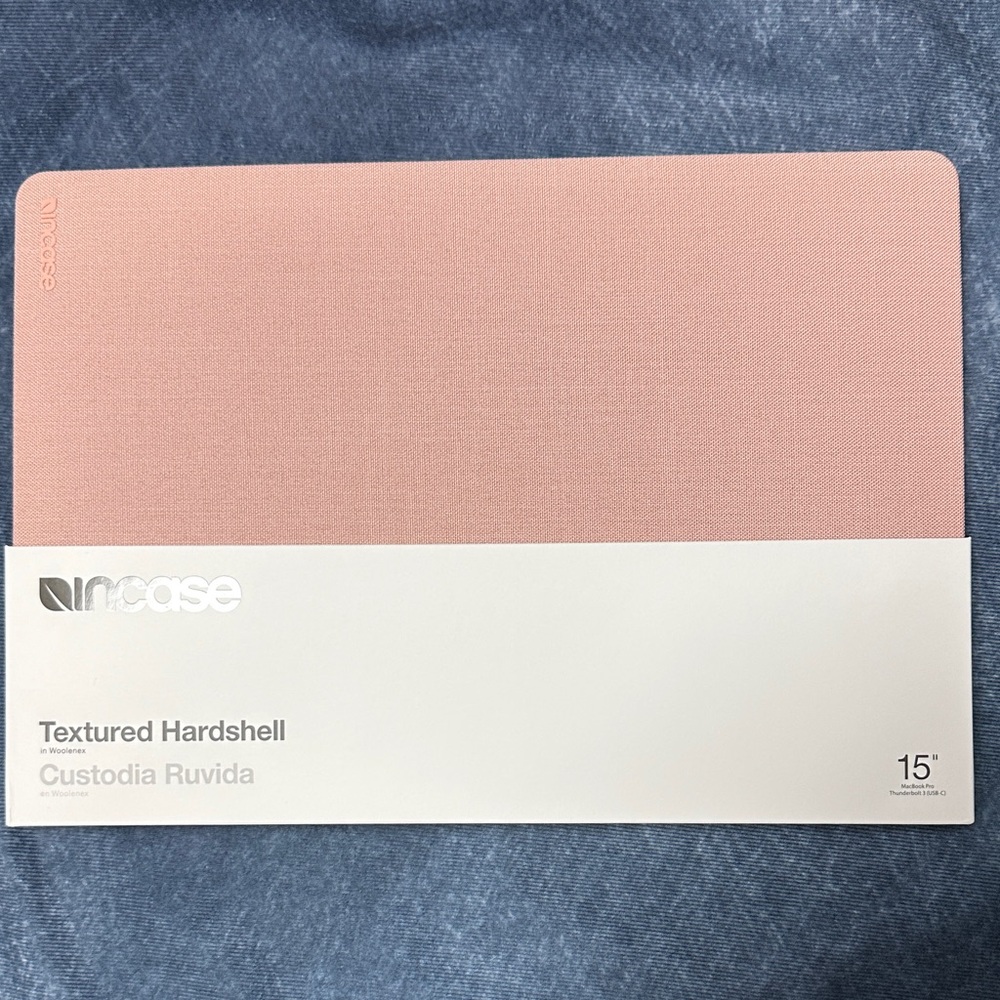 Incase MacBook Pro 15” Pink Blush Textured Hardshell Case NEW